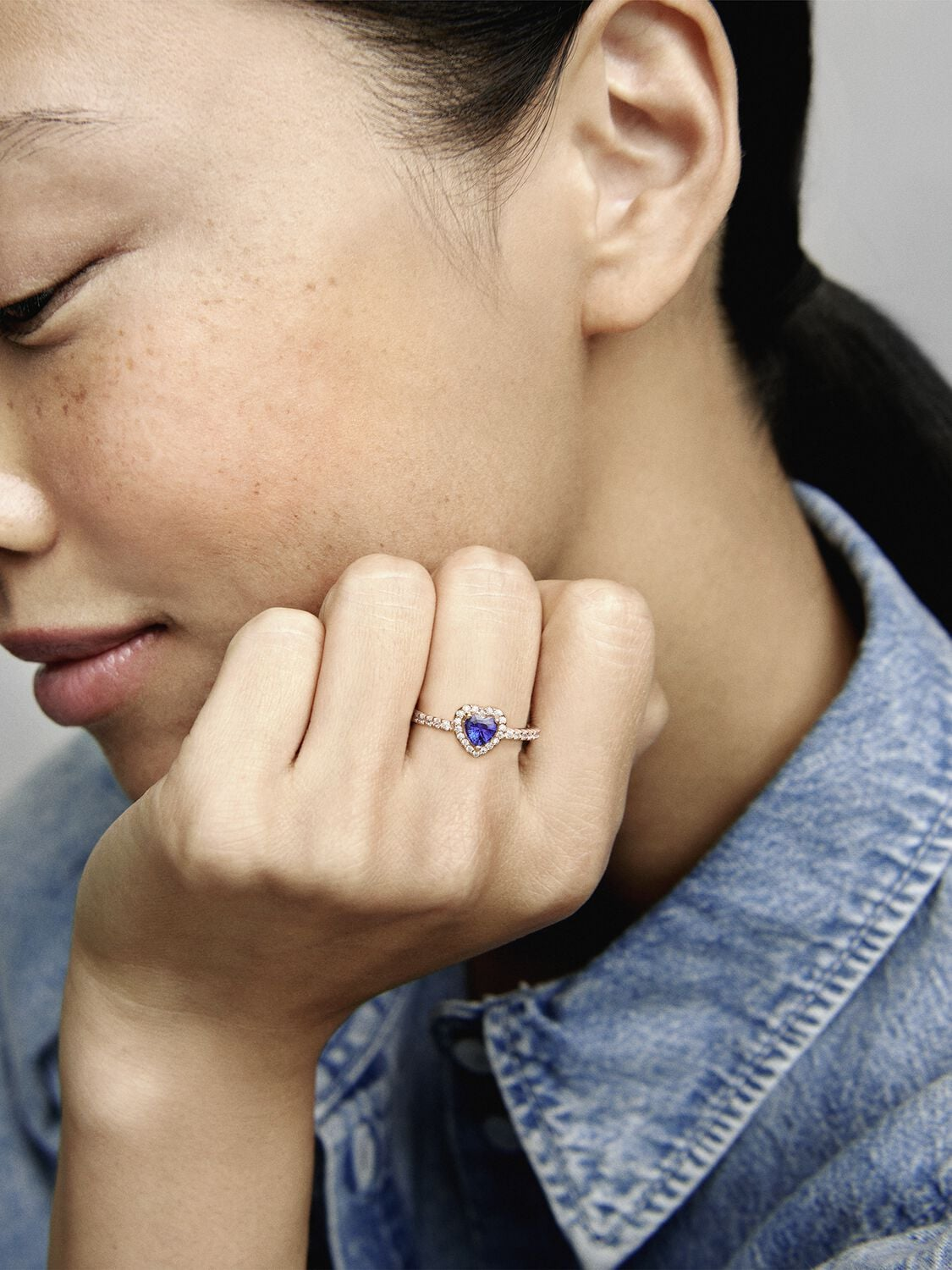 Pandora Sparkling Blue Elevated Heart Ring